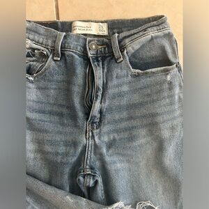 Size 24/ 00R Abercrombie and fitch mom jean
